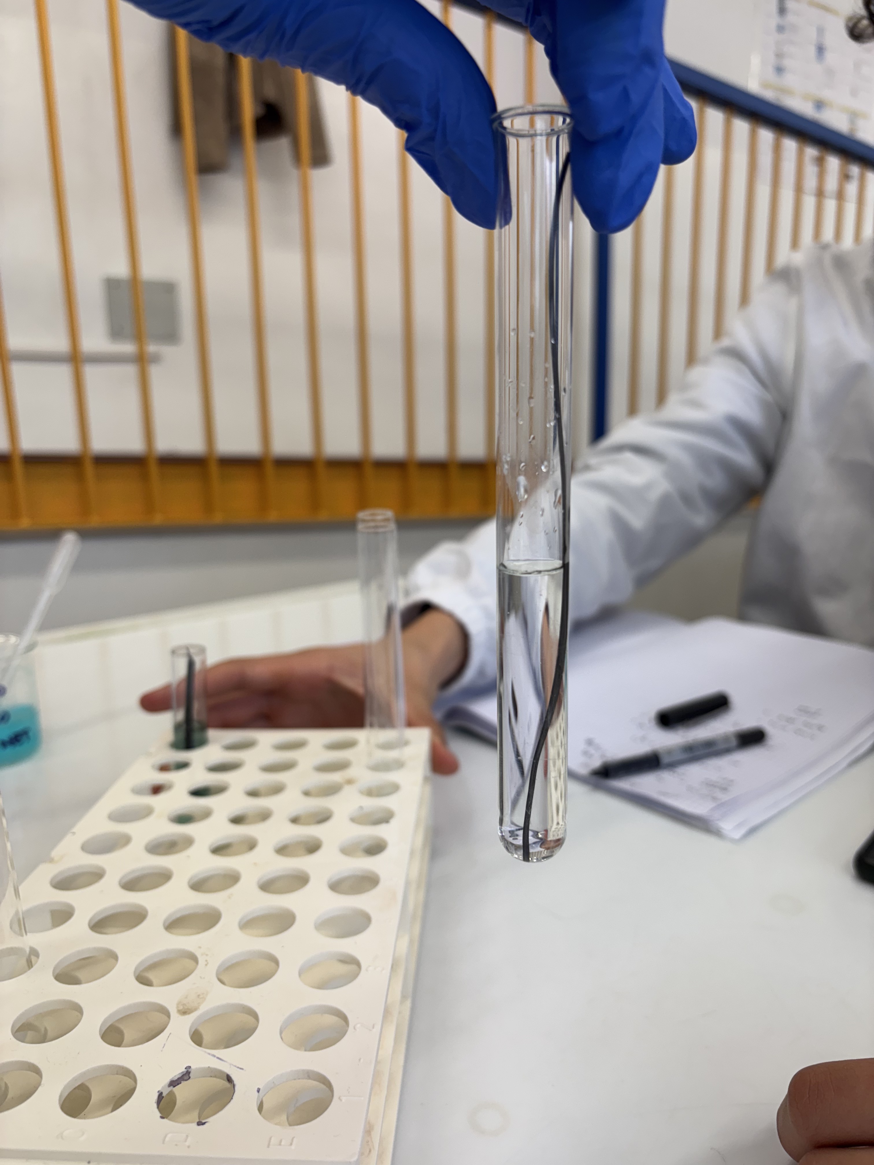 Magnesio in acqua distillata